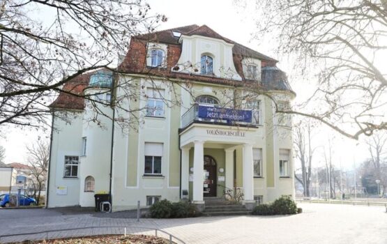 Zu sehen ist die VHS Schorndorf in der die Traumawerkstatt unterrichtet